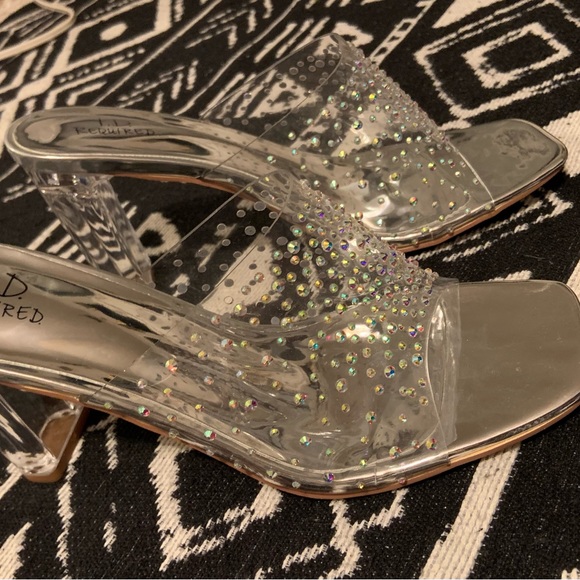 Beautifully Elegant & Embellished Clear Pumps - Picture 6 of 7